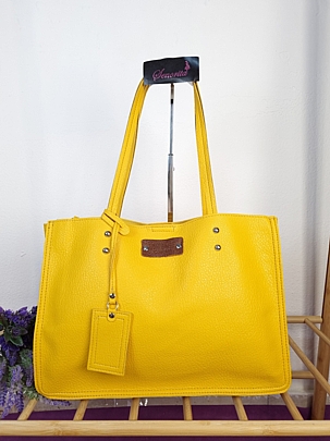 Κομψή τσάντα ώμου με υπέροχο κίτρινο χρώμα 
